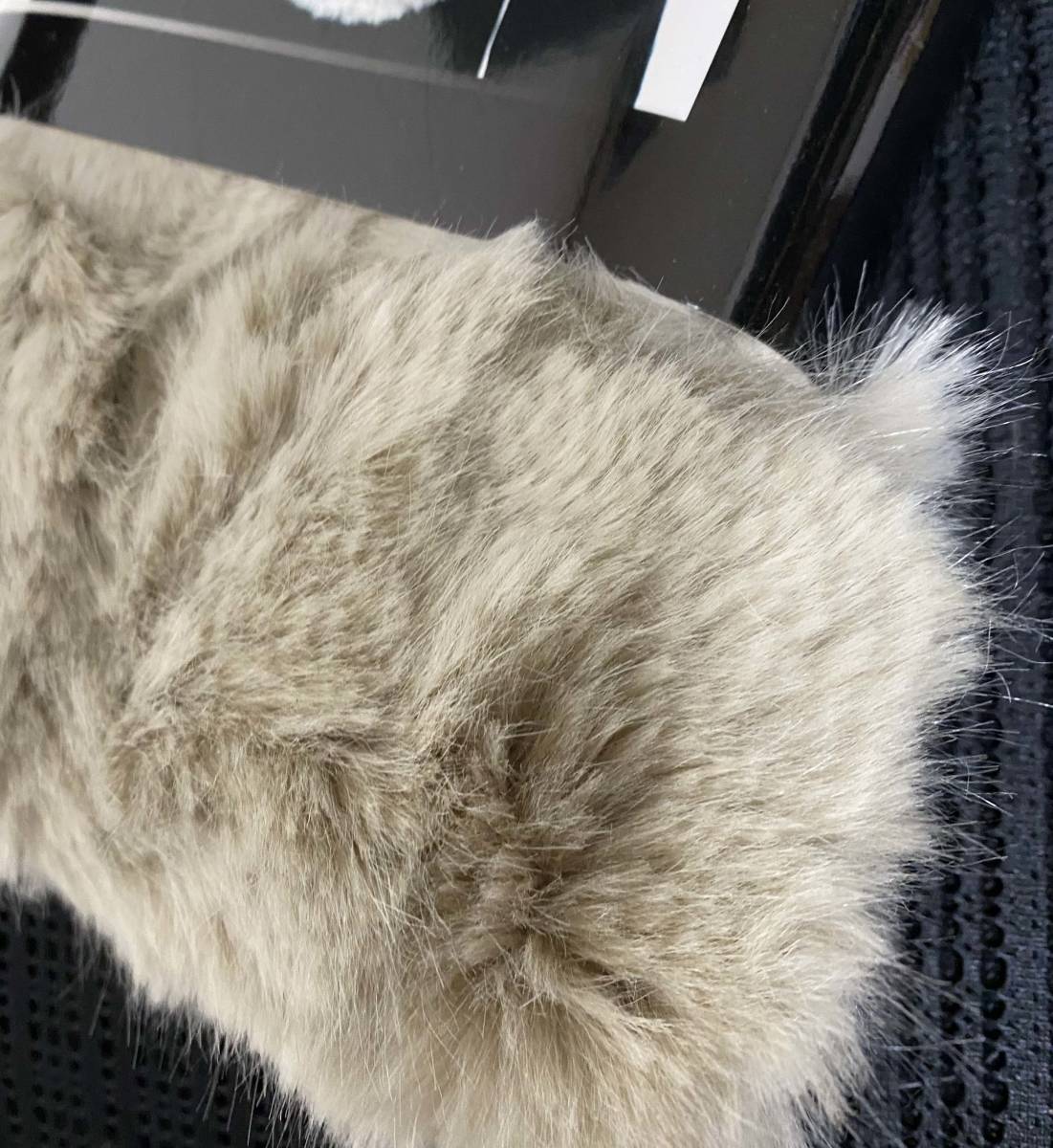 新品 コストコ IKE BEHAR フェイクファー マフラー グレージュ 新品 コストコ IKE BEHAR フェイクファー マフラー グレージュ