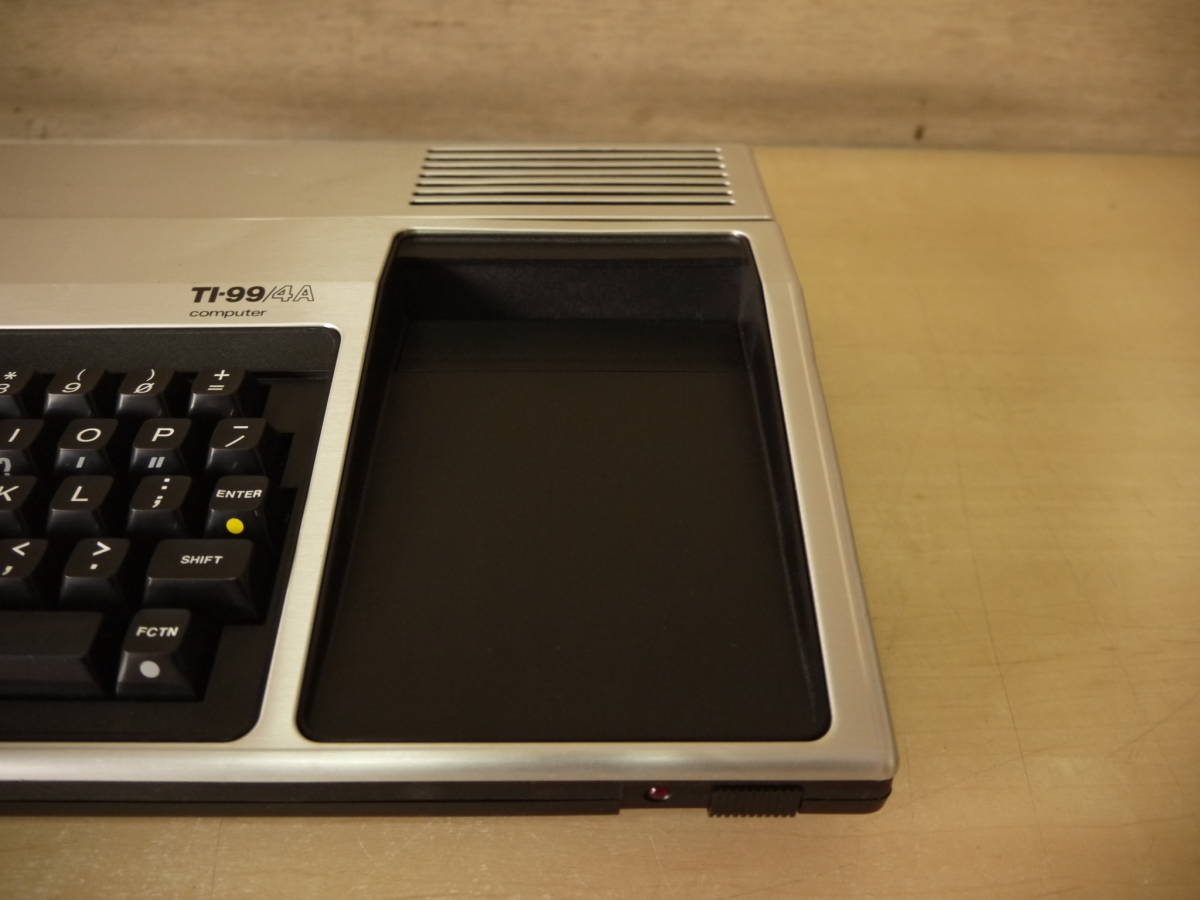 Texas Instruments TI-99/4A Computer NO.PH0004A 本体のみ 動作未確認_画像3