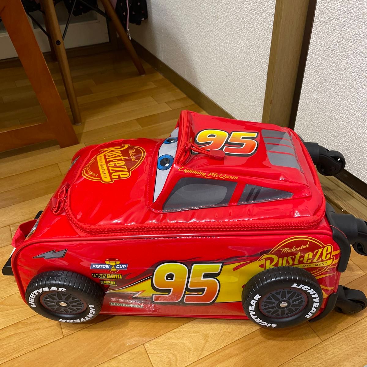 新品 ディズニーストア 限定 カーズ マックイーン ライトニング 新品 ディズニーストア 限定 カーズ マックイーン ライトニング