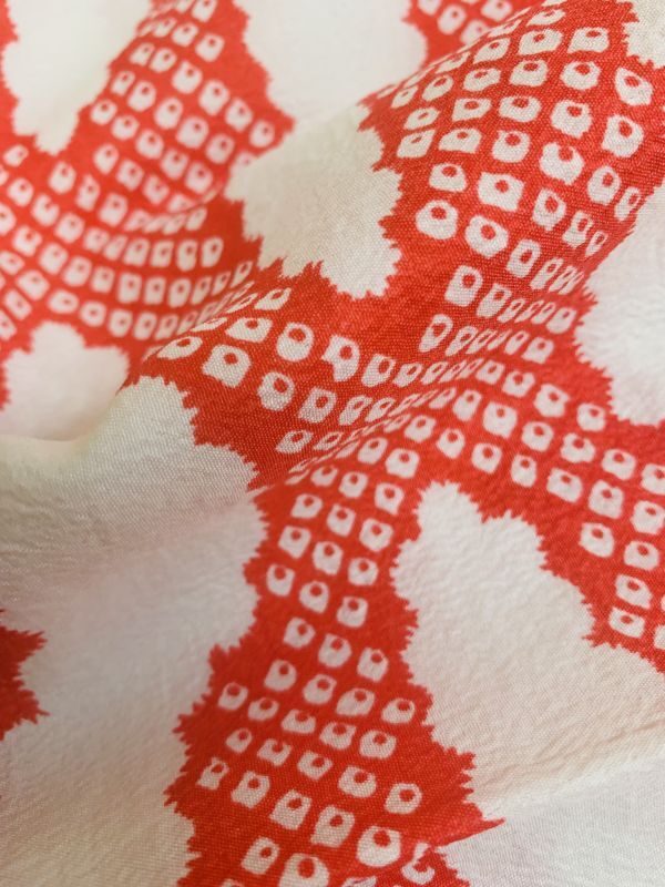 保管品　和装用インナー　裾除け　白×赤　雲取り絞り紋様　綿/アセテート/ナイロン　　_画像2