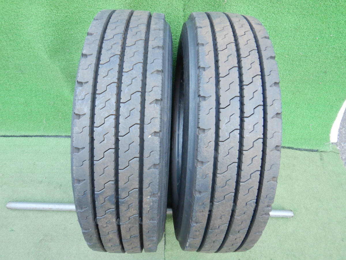 ★BS R225 たて溝 再生タイヤ★215/70R17.5 123/121J 残り溝:未使用に近い 2017年製 2本 MADE IN JAPAN