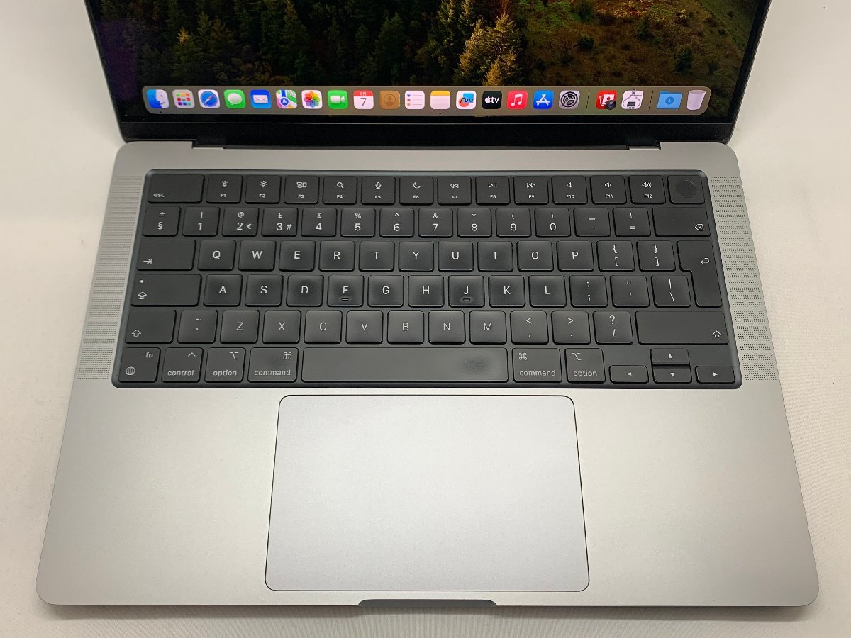 １円スタート！！《M1Pro搭載》Apple MacBook Pro A2442 (14-inch, 2021) UKキーボード スペースグレイ [Nmc]_テカリ
