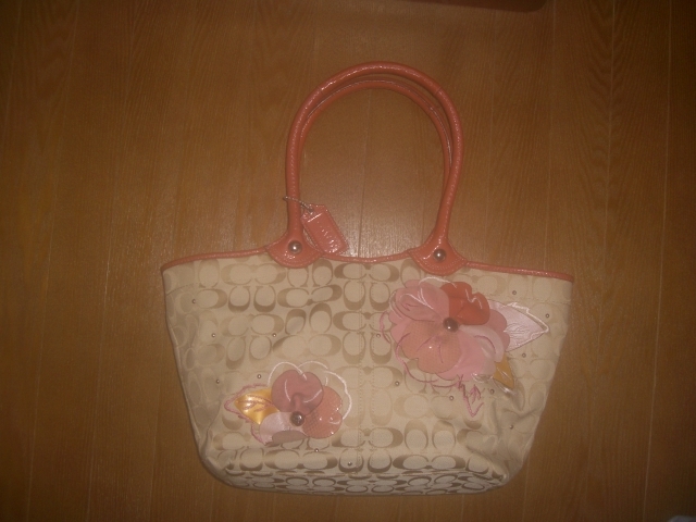 * Coach . flower motif. me tea me tea pretty BAG!