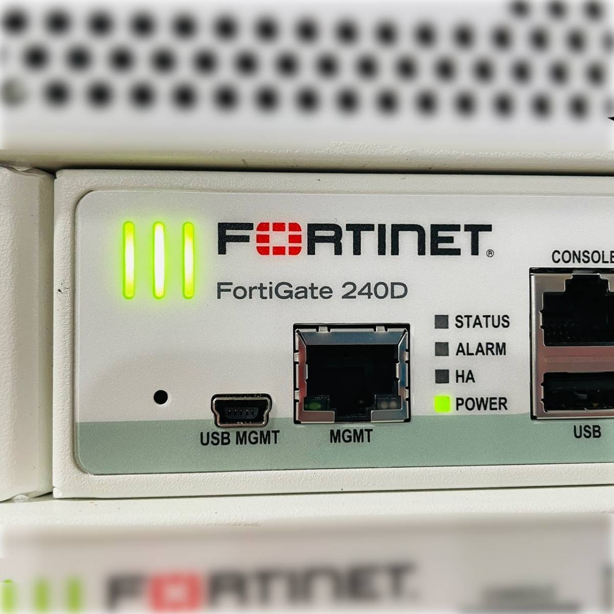 ◎02【通電OK】Fortinet FortiGate 240D ファイアウォール FW セキュア SD-WAN SOCプロセッサ フォーティネット フォーティゲート_画像3