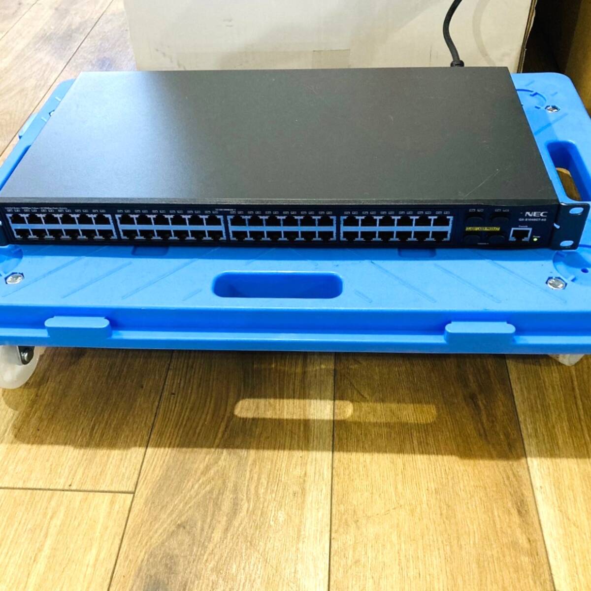 112【通電OK】NEC QX-S1048GT-4G レイヤ2 スイッチ switch EEE VLAN QoS IEEE802.1X認証 48ポート ファンレス 1GbEベーシック_画像2