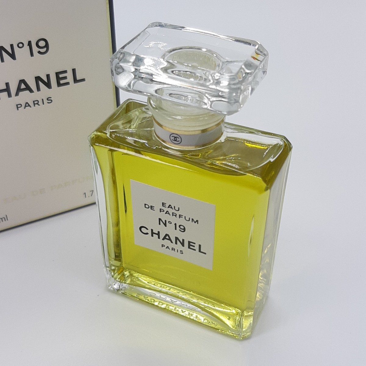  Chanel 　... Perfume 　 коробка  идет в комплекте 　No.19　50ml　CHANEL　 духи 