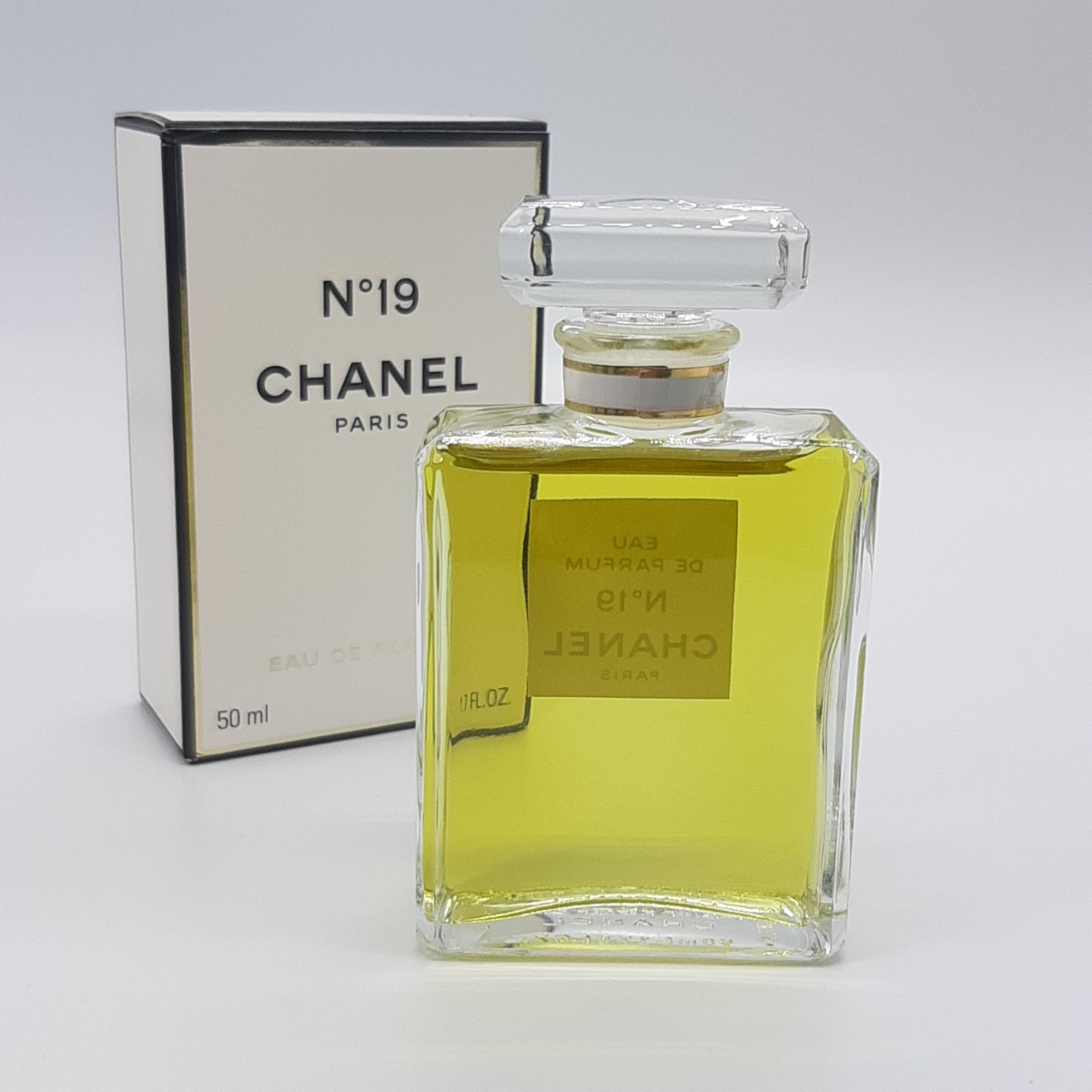  Chanel 　... Perfume 　 коробка  идет в комплекте 　No.19　50ml　CHANEL　 духи 