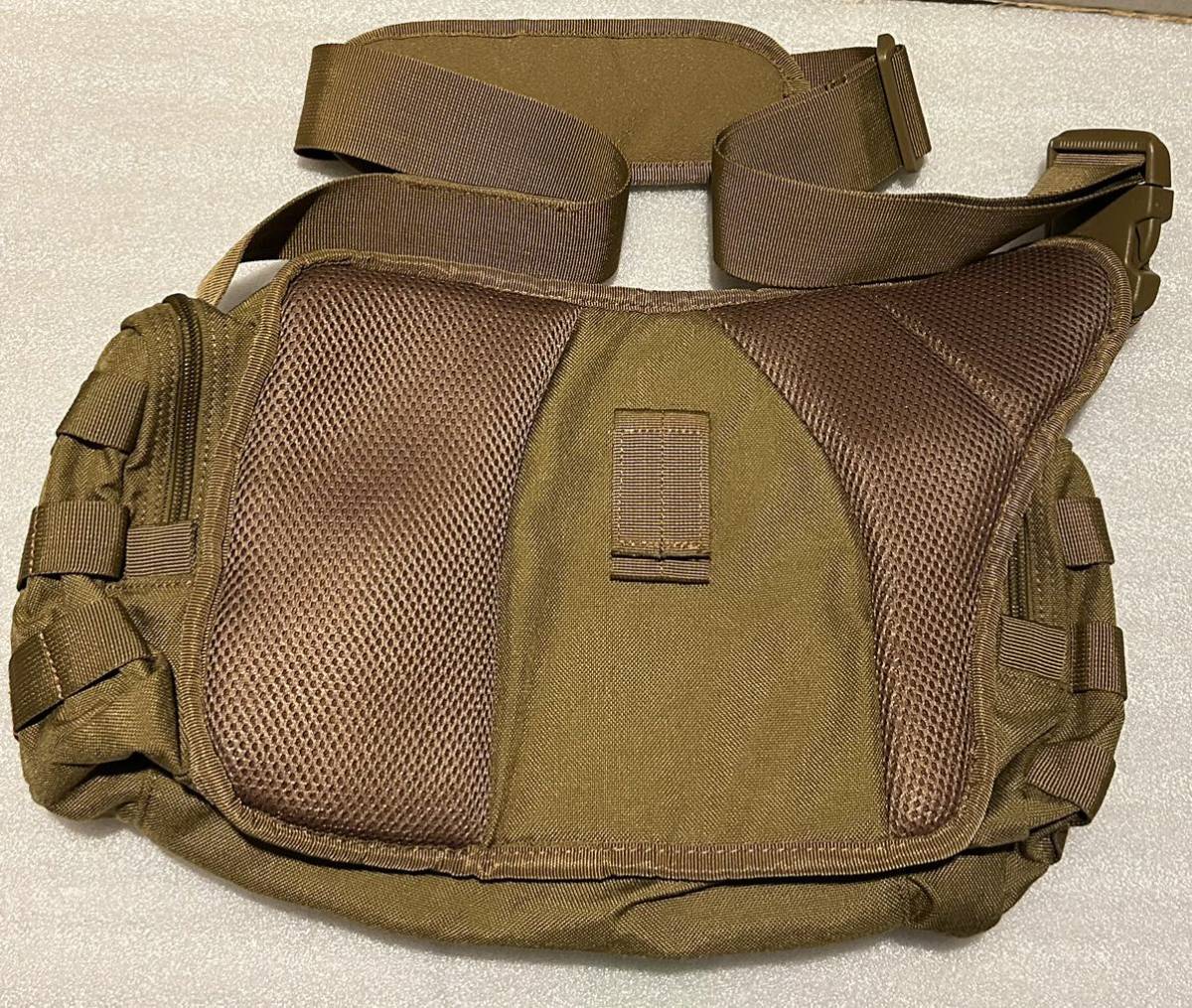 5.11ベイルアウトバック　DE 中古品　ミリタリー バッグ ショルダーバッグ 斜め掛け MOLLE サバゲー バリスティックナイロン_画像2