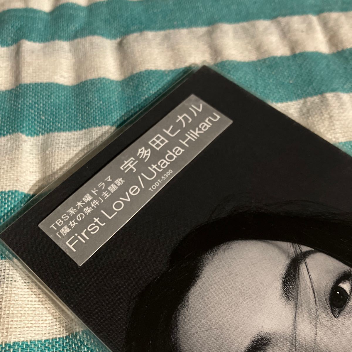 宇多田ヒカル first love 8センチCD 名曲 1999年　todt-5300 ハイプステッカー ファーストラブ_画像4