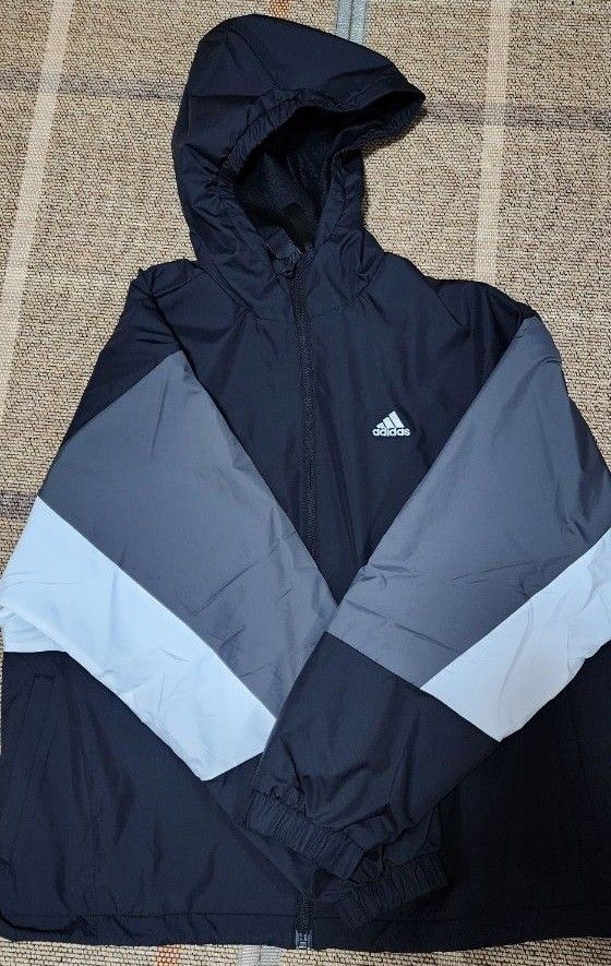 adidas ウィンドブレーカー　レディース adidas