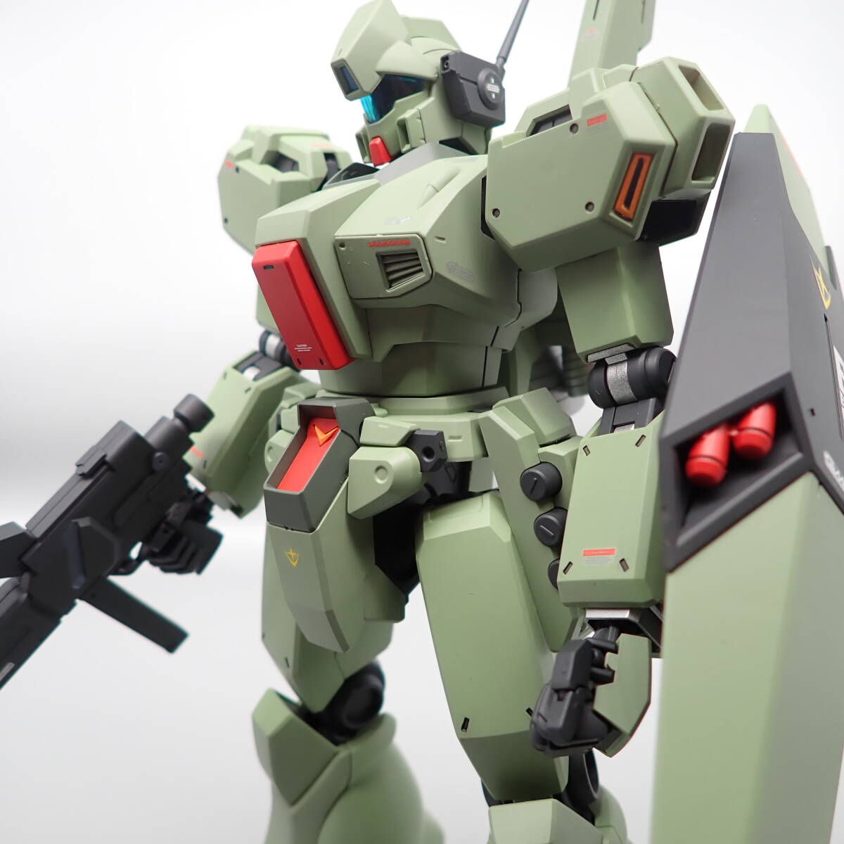 プレミアムバンダイ限定MG ジェガンD型 全塗装済み完成品 - 機動 プレミアムバンダイ限定MG ジェガンD型 全塗装済み完成品 - 機動