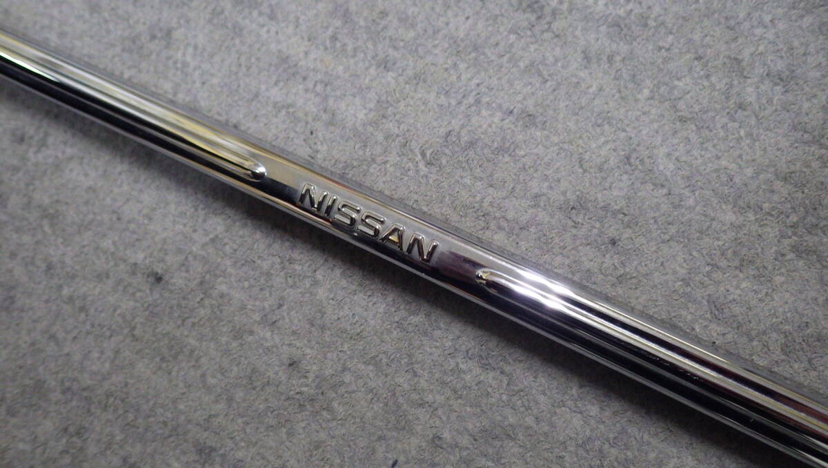 ・日産 NISSAN 純正 １枚 シルバー メッキ ナンバープレート枠 ナンバーフレーム枠 普通車／軽自動車で使用可能_画像2