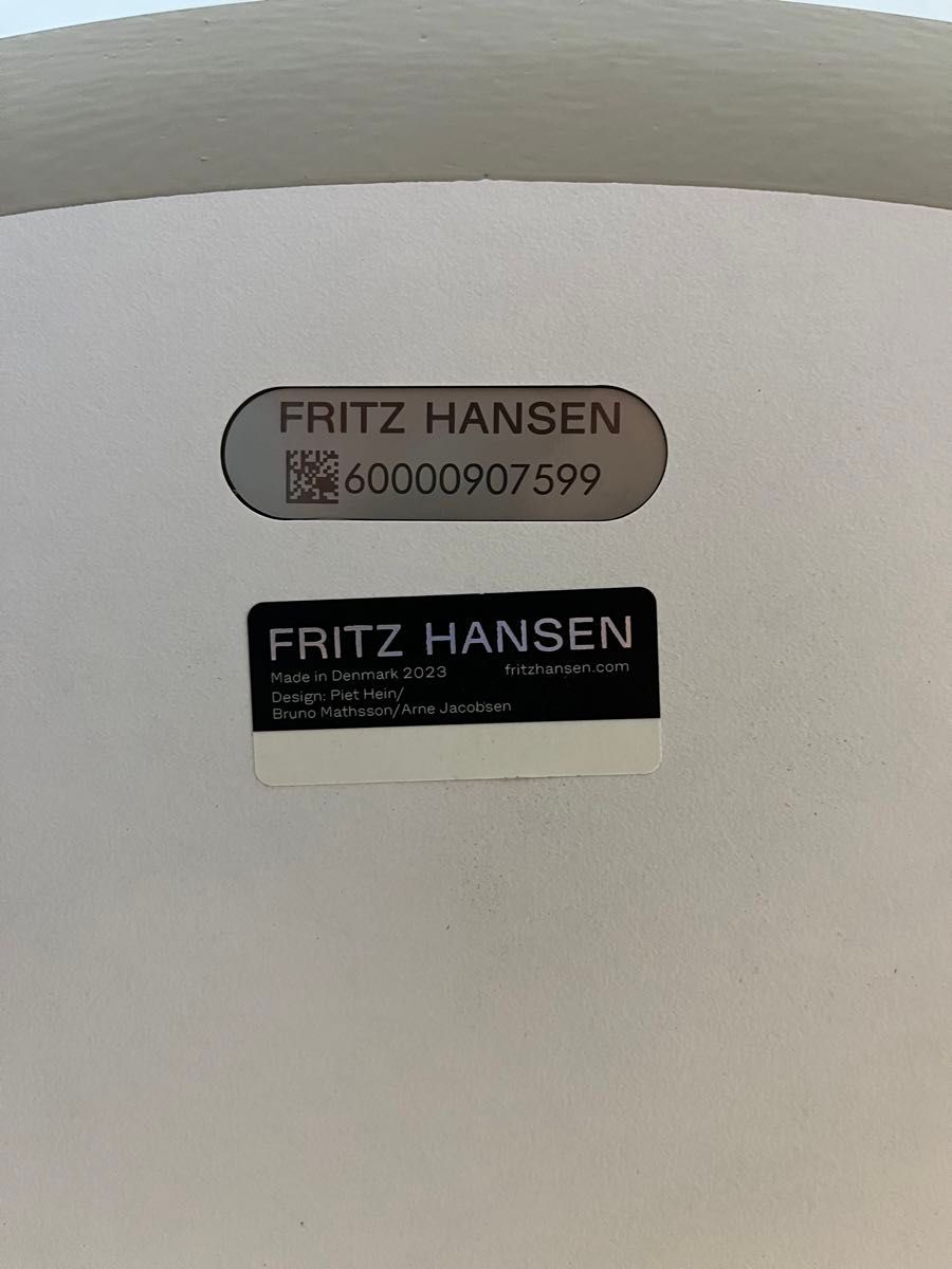 フリッツハンセン　FRITZ HANSEN 円テーブル　A623