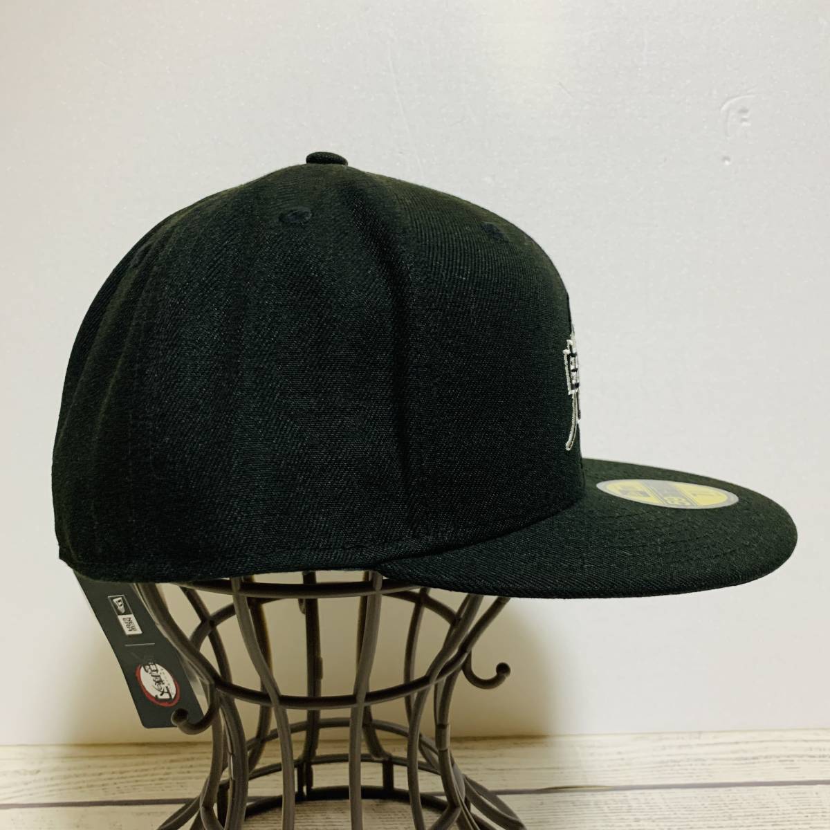 鬼滅の刃 x NEW ERA(ニューエラ) - ロゴキャップ 竈門炭治郎 TANJIRO KAMADO 7 3/8 58.7cm キャップ 59FIFTY 黒色 ゴルフ (タグ付未着用品)_実際の商品です⑤