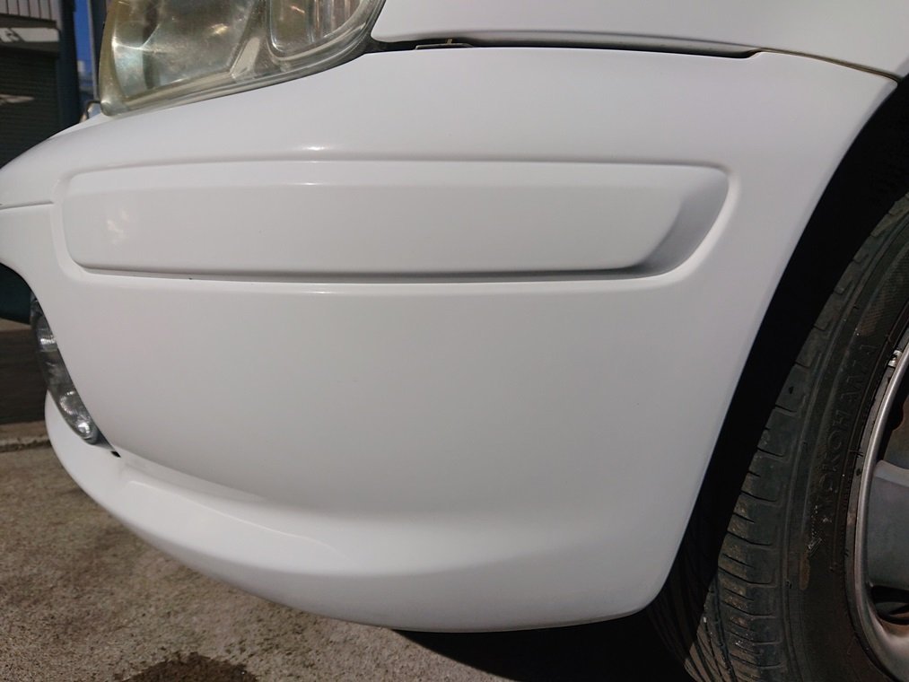 [psi] Nissan K11 March передний бампер QM1 белый H12 год 