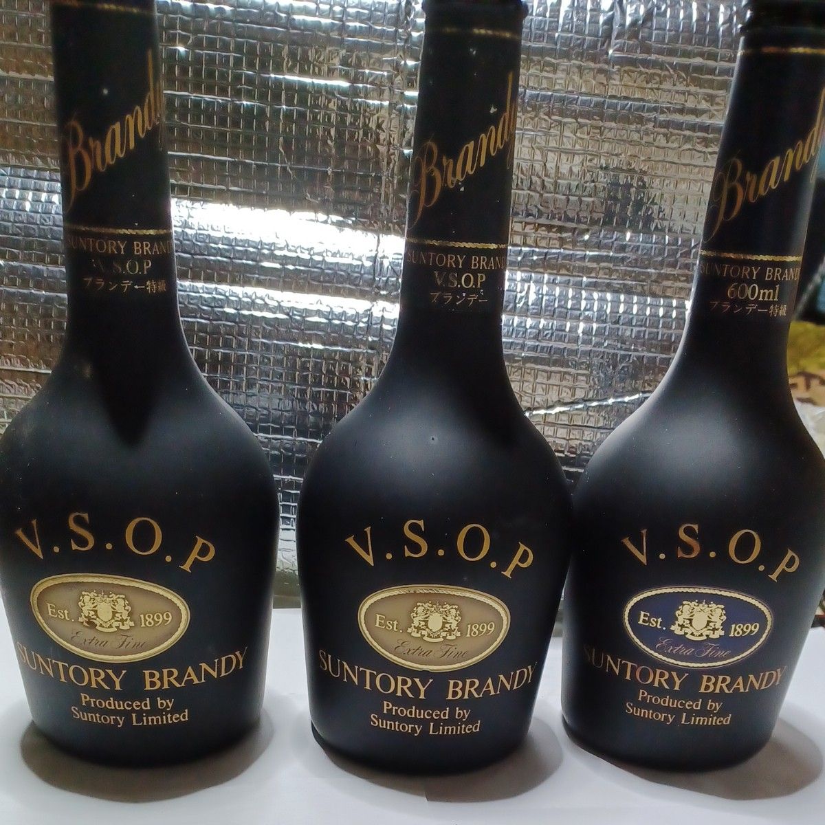 サントリー ブランデーVSOP 、フロスティボトル660ml40度。三本セットです。綺麗だとは思います。