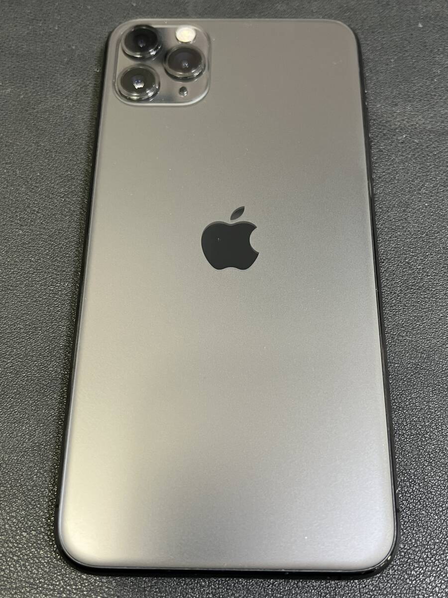 美品 iPhone 11 Pro Max 256GB 初期化 MWHJ2J/A スペースグレー docomo ドコモ SIMフリー iFace ケース付き 判定○ 82パーセントの画像2