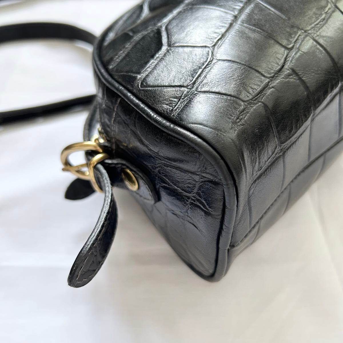 極美品 入手困難 イルビゾンテ ショルダーバッグ レザー 黒 極美品 入手困難 イルビゾンテ ショルダーバッグ レザー 黒