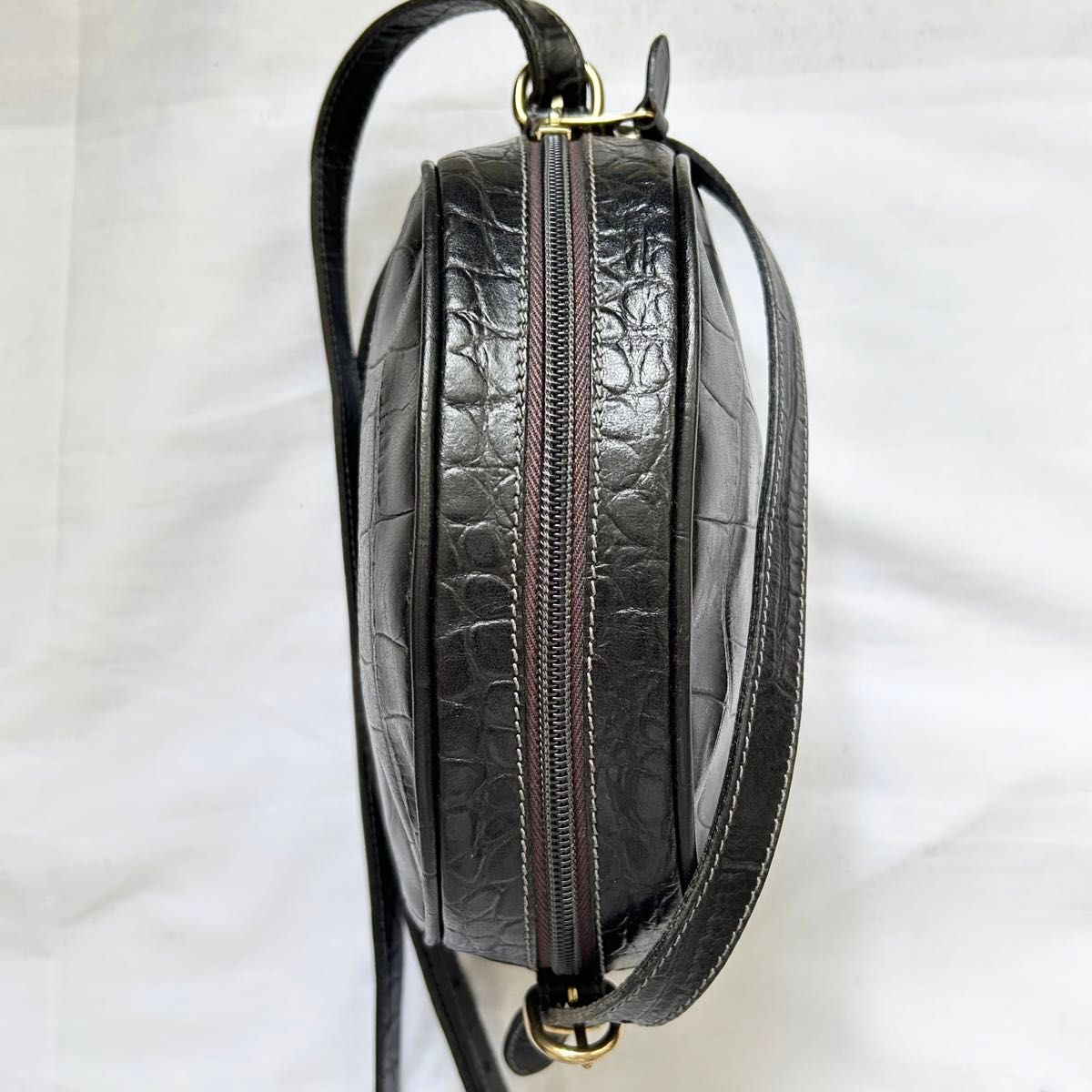 極美品 入手困難 イルビゾンテ ショルダーバッグ レザー 黒 極美品 入手困難 イルビゾンテ ショルダーバッグ レザー 黒