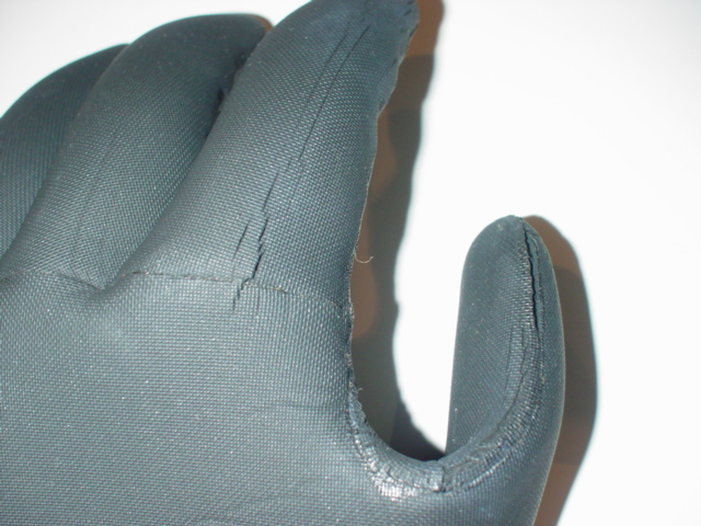 TLS 0.8mm AIR FUSION GLOVE サーフグローブ 日本製サーフィン用グローブ TOOLS M 1ｍｍ 裏起毛 シワに亀裂あり トゥールス 中古品_画像4