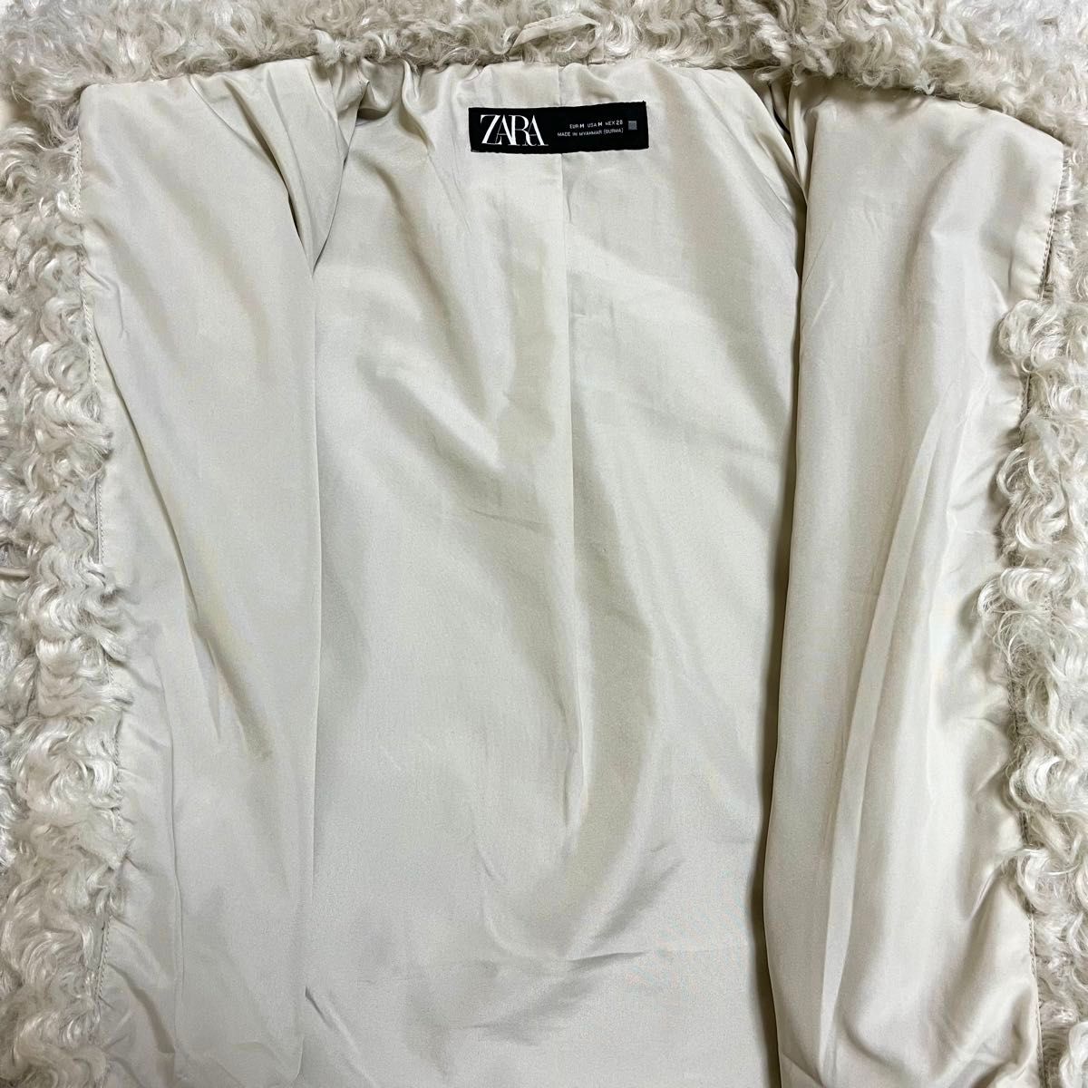 ZARA クロップドフェイクファージャケット エクリュ トグル ZARA クロップドフェイクファージャケット エクリュ トグル