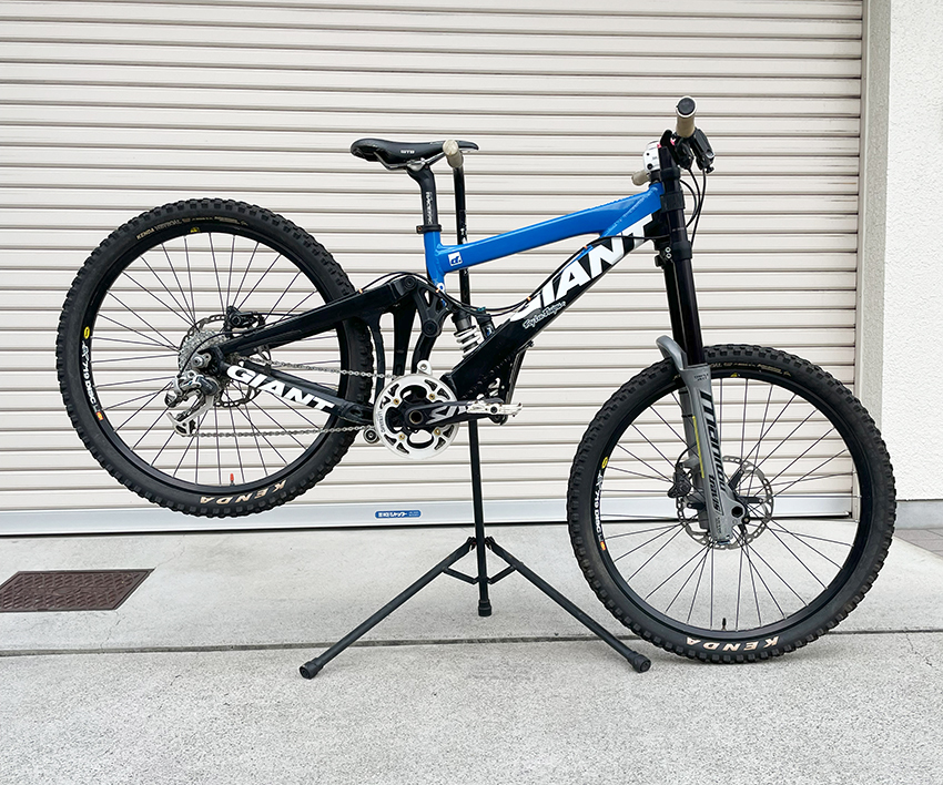 GIANT 2009 GLORY DH 　要メンテナンス　現状渡し 引取歓迎　ジャイアント　グローリー　マウンテンバイク　低身長小柄な方におすすめ_画像1