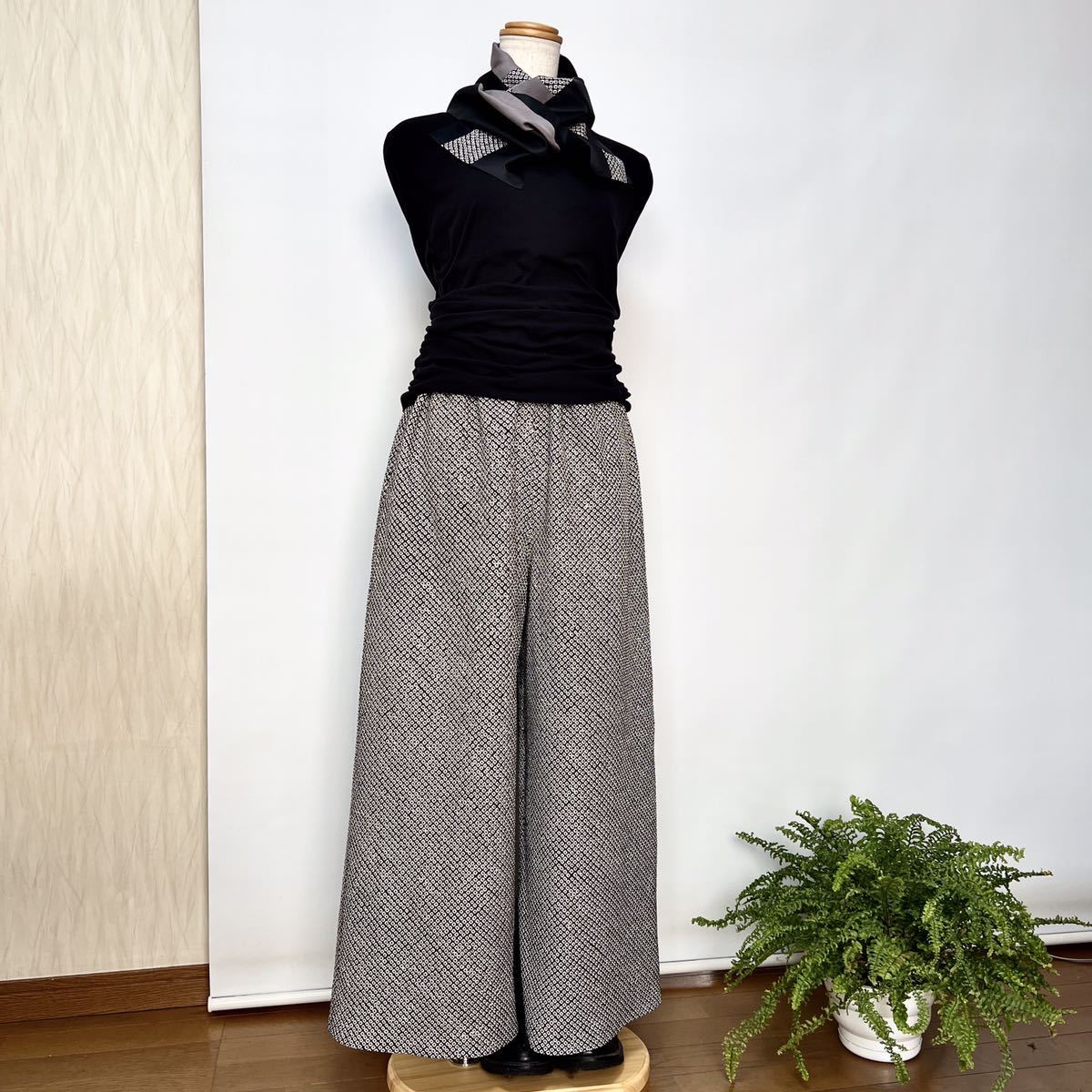 暗濃紺 総絞りワイドパンツ+ストール 裏地付き 着物リメイク 暗濃紺 総絞りワイドパンツ+ストール 裏地付き 着物リメイク