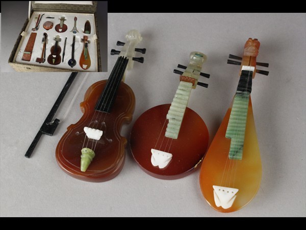 【西】a257 宝石造 ミニチュア 楽器 10点 中国 唐物 瑪瑙 翡翠等_画像1