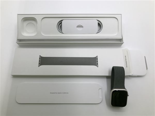 Series8[45mm GPS]アルミニウム スターライト Apple Watch MNP…_画像3