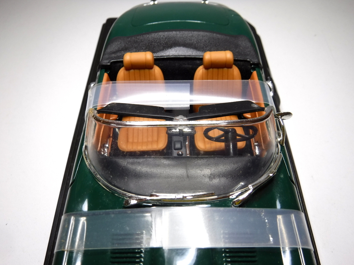 新品 yatming ヤトミン 1/18 1971 JAGUAR E-TYPE モデルカー グリーン 発送80サイズ_画像5