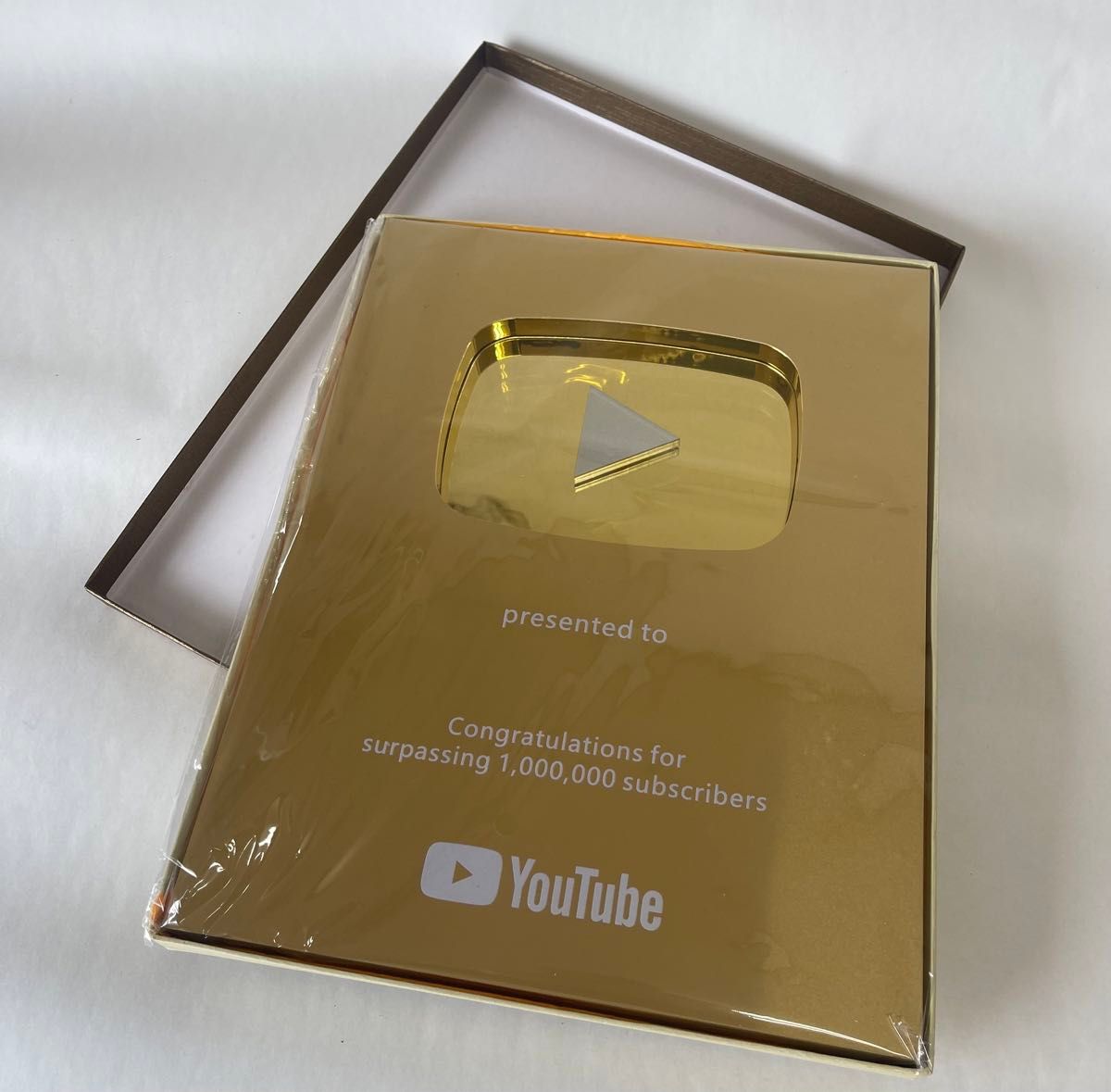 Youtube 100万人 金の盾 無記名 レプリカ 銀の盾 もあるよ みそ Youtube 100万人 金の盾 無記名 レプリカ 銀の盾 もあるよ みそ