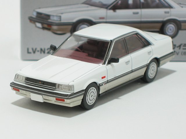 日産スカイライン 4ドアHT GTパサージュ ツインカム24V（白/ベージュ）86年式 LV-N282a【トミーテック社1/64ミニカー】【トミカの時】_画像1