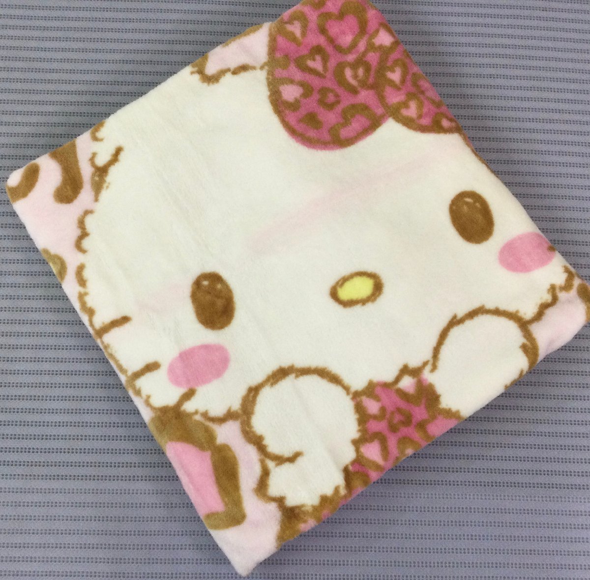 ◆訳あり★300円スタ～ト◆かわいい★キティちゃんのハーフ毛布◆約100×140㎝◆アニマルハーフ★手洗いＯＫ！！_画像3