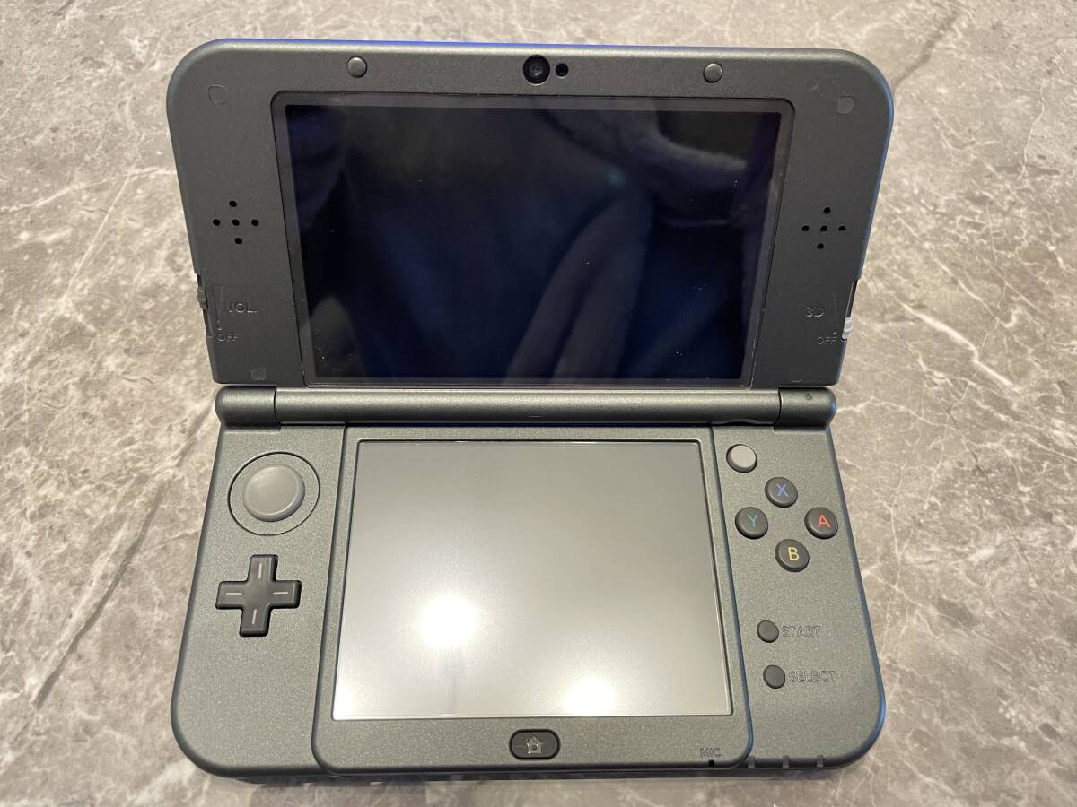 【中古】New3 DS LL 本体 メタリックブラック モンハン ドラクエ ソフトセット ※タッチペンなし_画像2