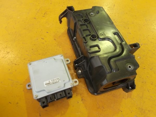  Mazda RX-8 SPIRIT R SE3P - power steering computer fuse box F189 67880 latter term - 513-110-B