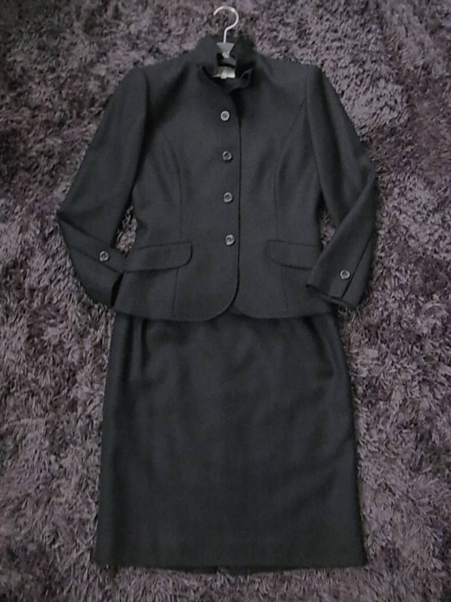 売れ筋 美品 miss ashidaミスアシダ フリル襟スカートスーツ セットアップ 本物の ７号 黒 式典 入学式