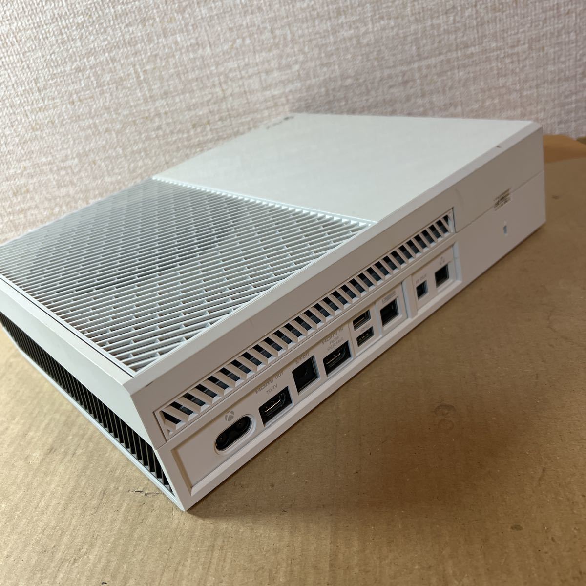 マイクロソフト XBOX ONE CONSOLE model 1540 ジャンク扱い_画像3