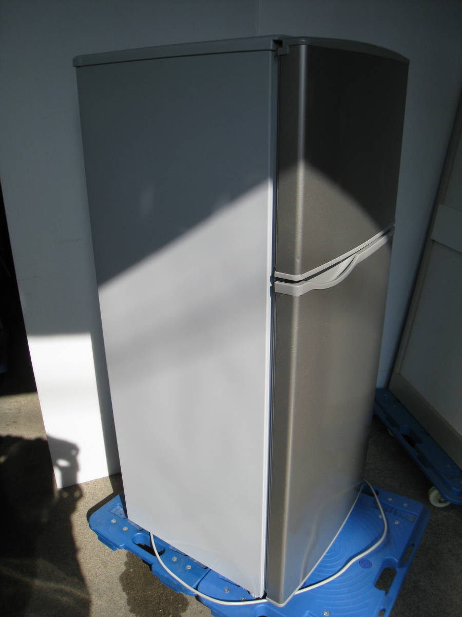 「602142/I0」岐阜市引取限定 冷蔵庫 SHARP シャープ SJ-H12D-S 2ドア直冷式冷凍冷蔵庫 118L(幅48cm) 右開き 新生活 単身用 現状品の画像6