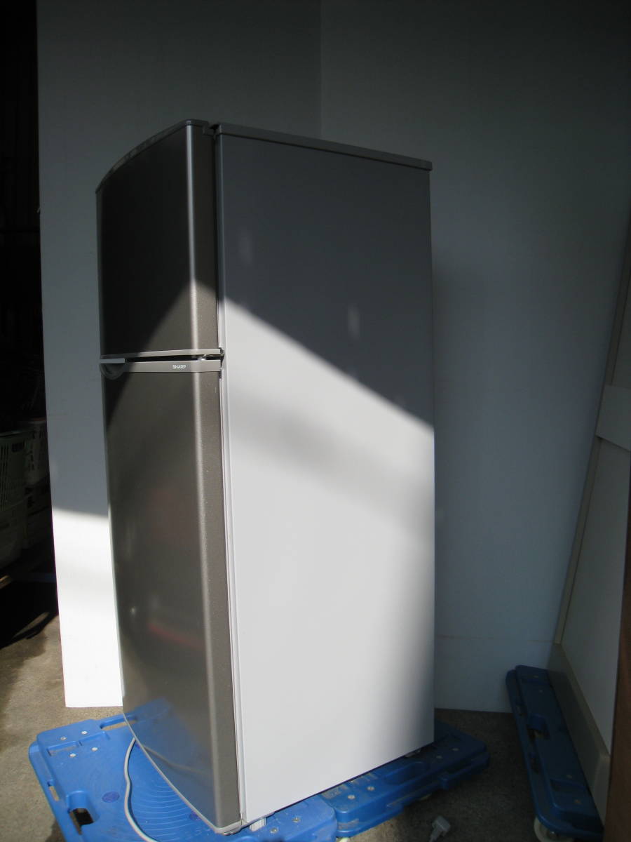 「602142/I0」岐阜市引取限定 冷蔵庫 SHARP シャープ SJ-H12D-S 2ドア直冷式冷凍冷蔵庫 118L(幅48cm) 右開き 新生活 単身用 現状品の画像7