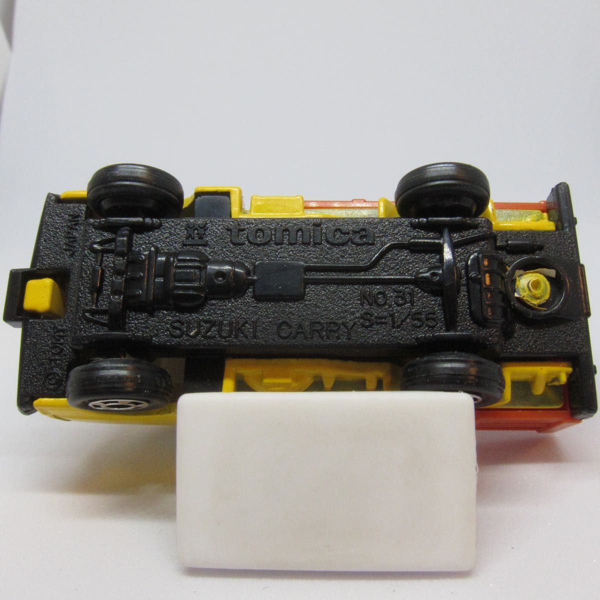 トミカNo39 スズキ キャリイ家畜運搬車 日本製黒箱 新品保管品 トミカNo39 スズキ キャリイ家畜運搬車 日本製黒箱 新品保管品