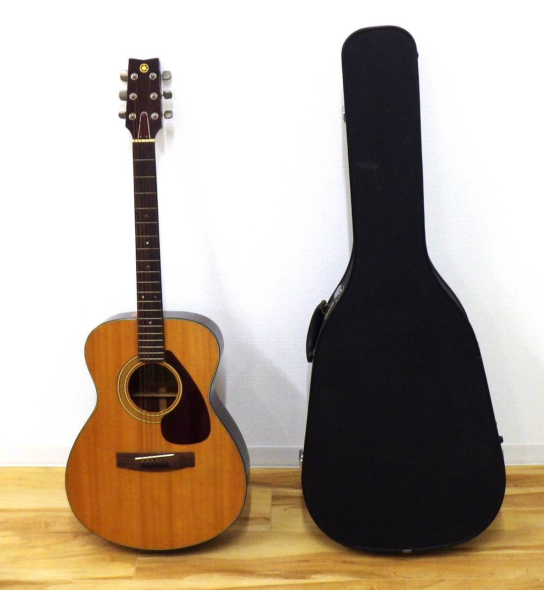 #5189　当時物 YAMAHA ヤマハ　 NIPPON GAKKI CO.LTD　 Acoustic Guitar　アコースティックギター FG-130　ケース付き_画像1