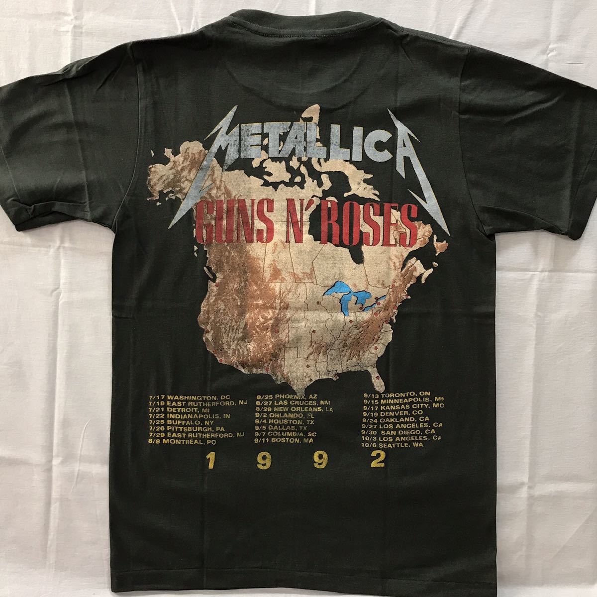 バンドTシャツ メタリカ&ガンズアンドローゼズ(METALLICA＆GUNS N' ROSES) ツアーTシャツ   レプリカ 新品Lの画像3