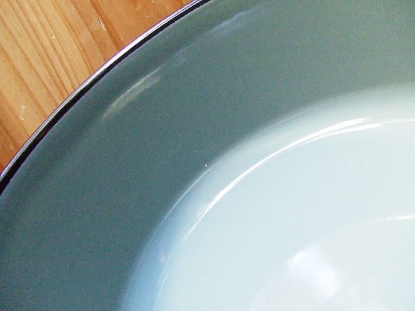 新品/20cm☆ドイツ製MUNDERミュンダー☆ホーロー両手鍋 ブルー　蓋付きヨーロッパ北欧ユーロih鍋おしゃれ葫蘆usaビンテージ青アンティーク_小さな白い点があります。