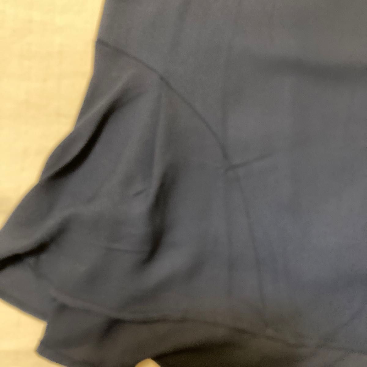 紺 ノースリーブ　トップス　裾切り替え　フレアーシルエット　裏地付き　Mサイズ　未使用　タグ付き　とろみ素材
