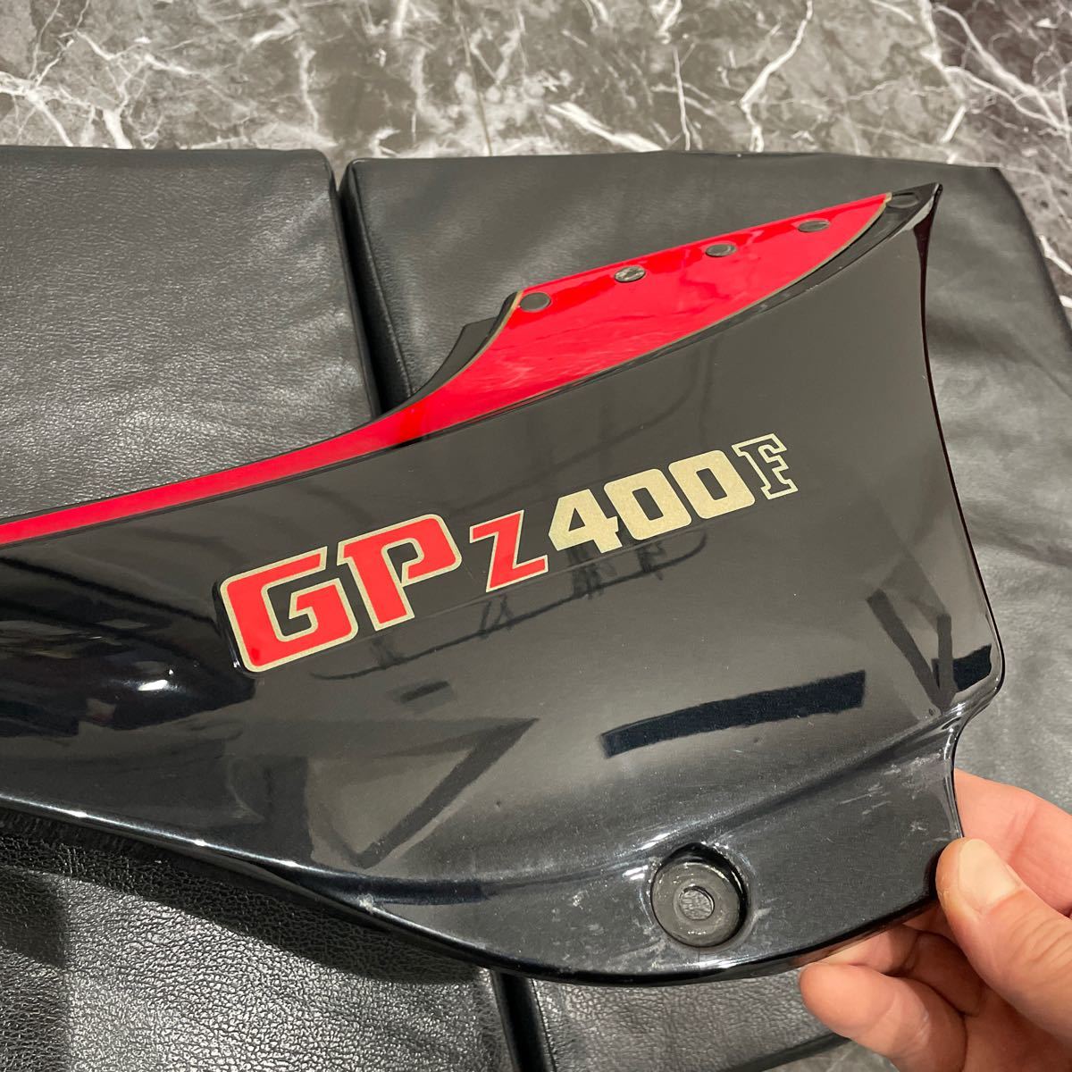 GPZ400F 当時物 純正 右サイドカバー 再塗装なし！【ジャンク爪破損】_画像2