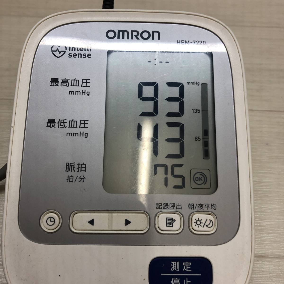 △ OMRON オムロン 自動血圧計 HEM-7220 動作確認済 測定器 血圧計 健康器具 ヘルスケア 中古品 △G72586_画像3