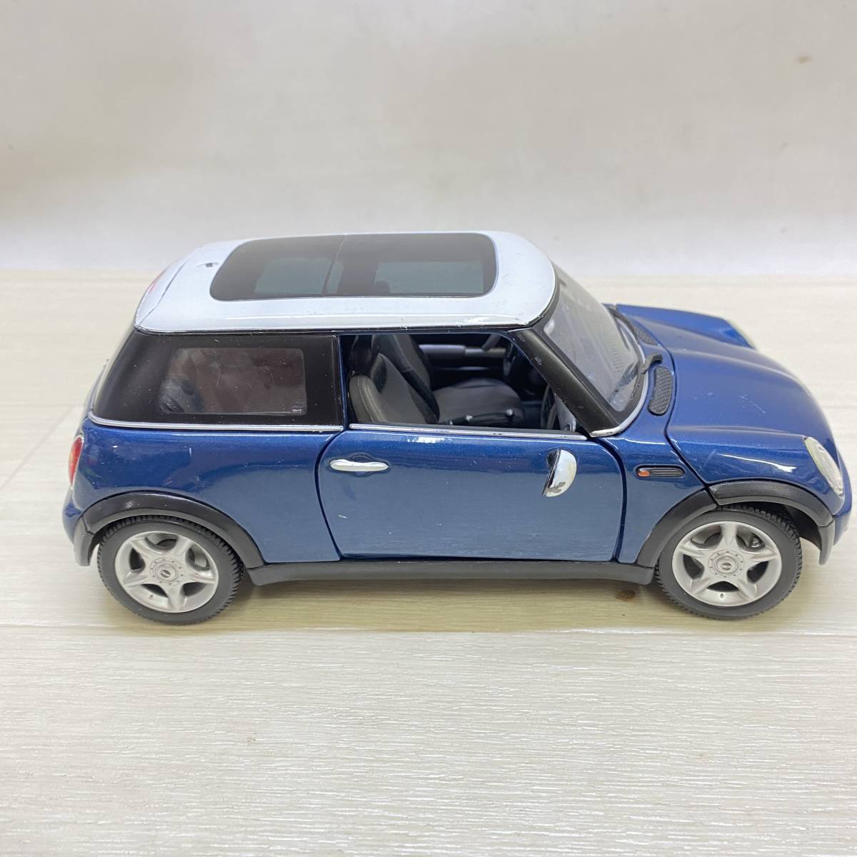 ▲ Maisto マイスト ミニカー ミニクーパー MINI ブルー 外車 おもちゃ コレクション インテリア 一部破損 ジャンク ▲ K12996の画像3