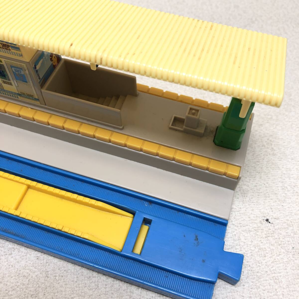 △ TOMY トミー プラレール 駅 信号所 洗車場 レール まとめセット 部品 パーツ おもちゃ ホビー 中古品 △N72755の画像4