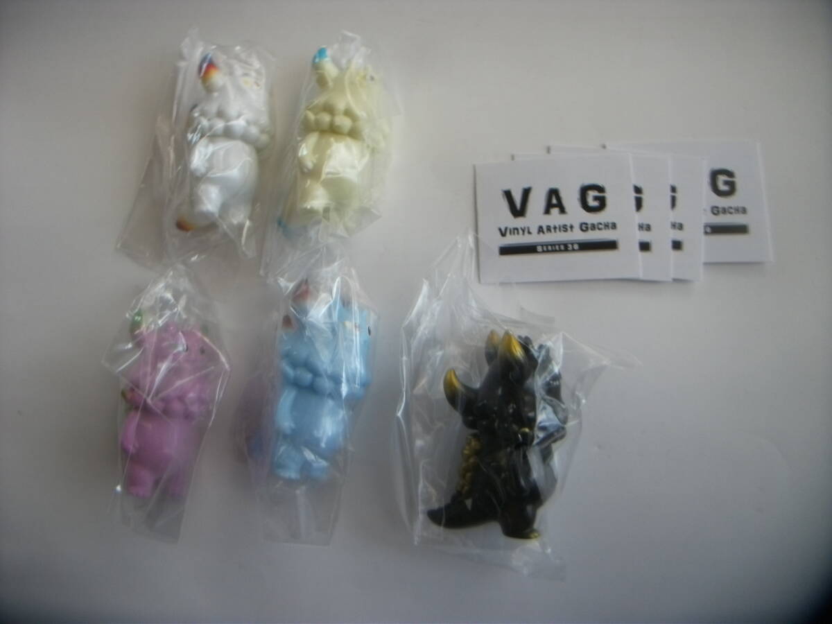 メディコム・トイ VAGシリーズ36 T9G 「RANGEAS Jr（ランジアス Jr）」ミニソフビ人形全5種セット ミニブック付き_画像1
