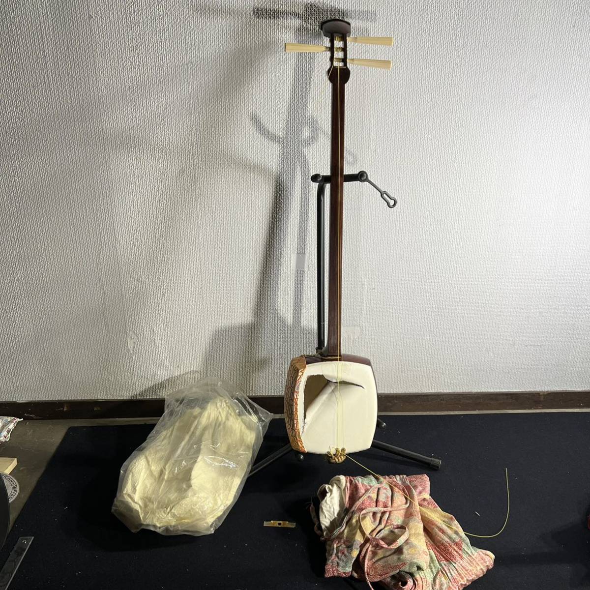 三味線 太棹 一本溝 高級糸巻 皮破れ　和楽器 弦楽器　津軽 現状品_画像1